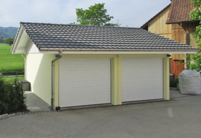 Garage doppio con due portoni e tetto a doppia falda